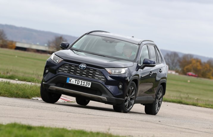 Toyota RAV4 - przód