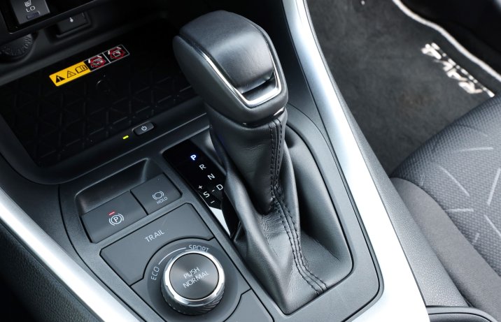 Toyota RAV4 - automat