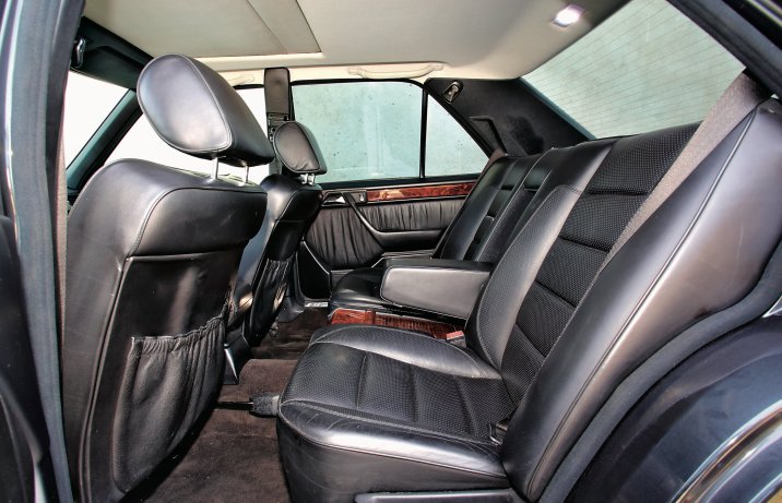 Mercedes E 500 (W124)  – kanapa