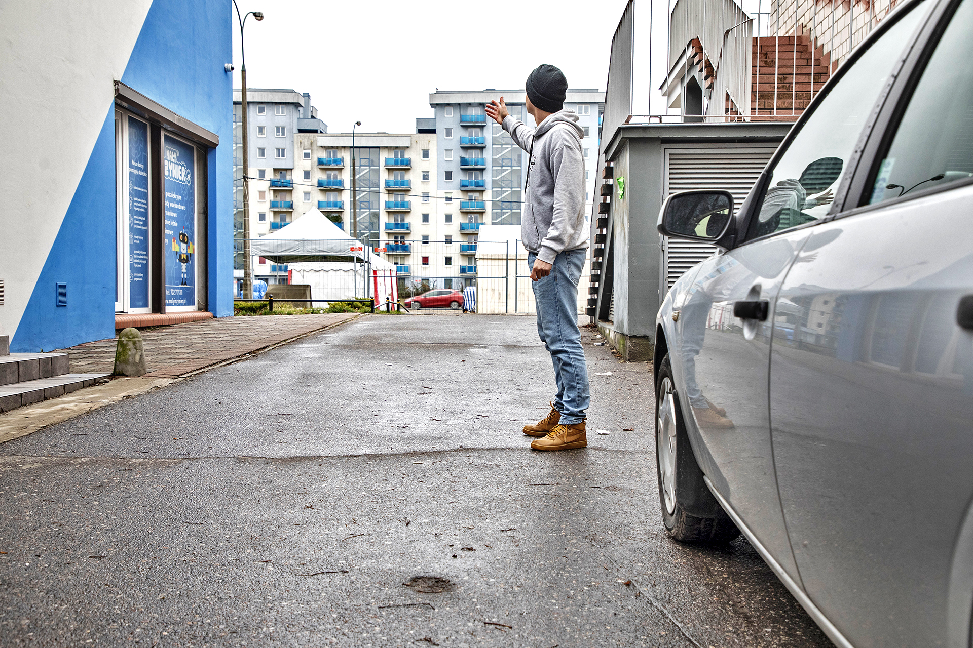 kierowca robi zdjecia kamer monitrorinu