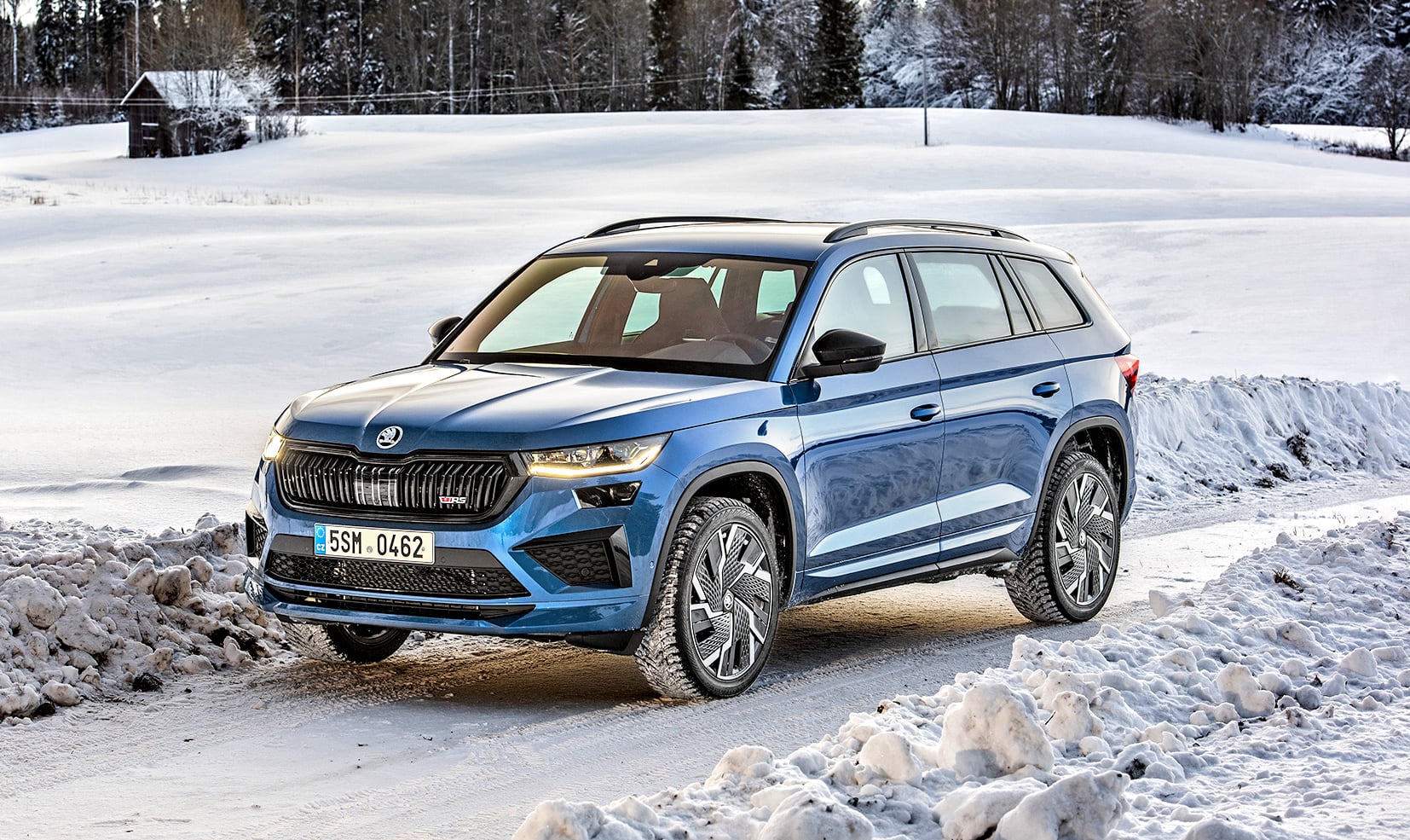 Skoda-kodiaq-RS-przod-i-bok-na-sniegu