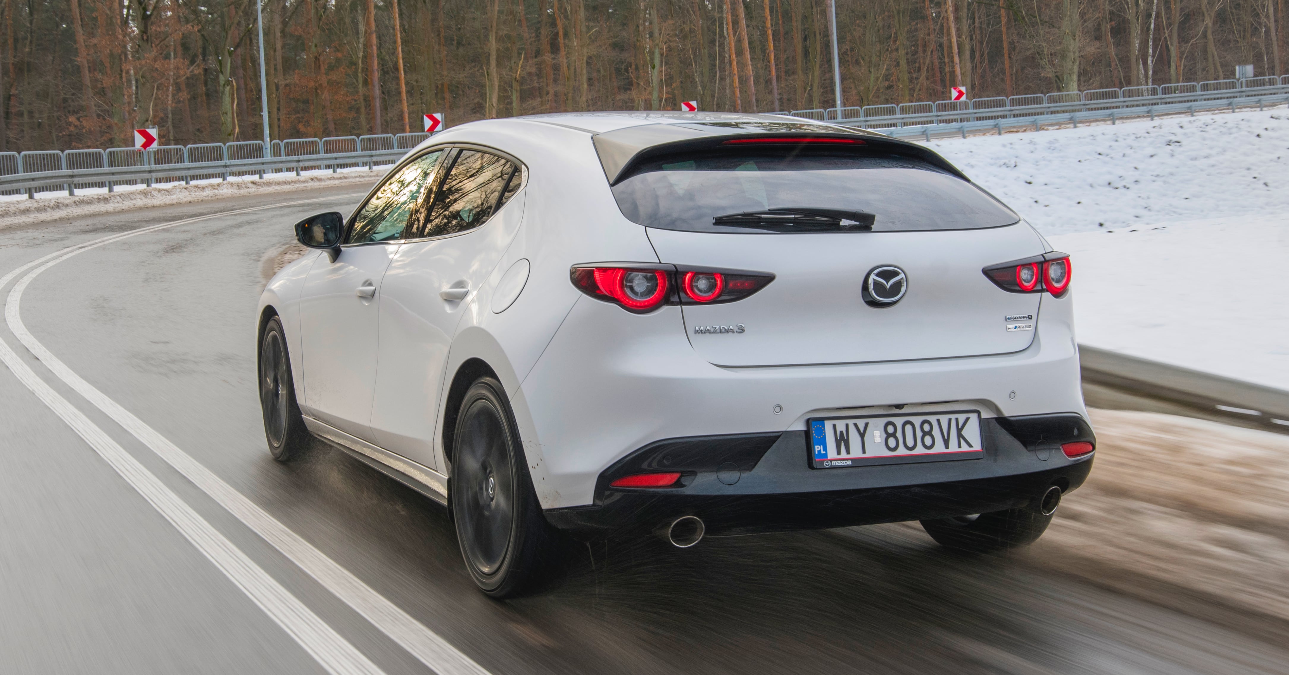 Mazda 3 2.0 e-Skyactiv X M Hybrid Enso – tył w ruchu