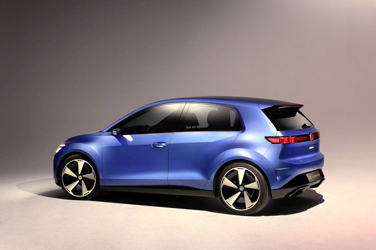 DB2023AU00185_medium