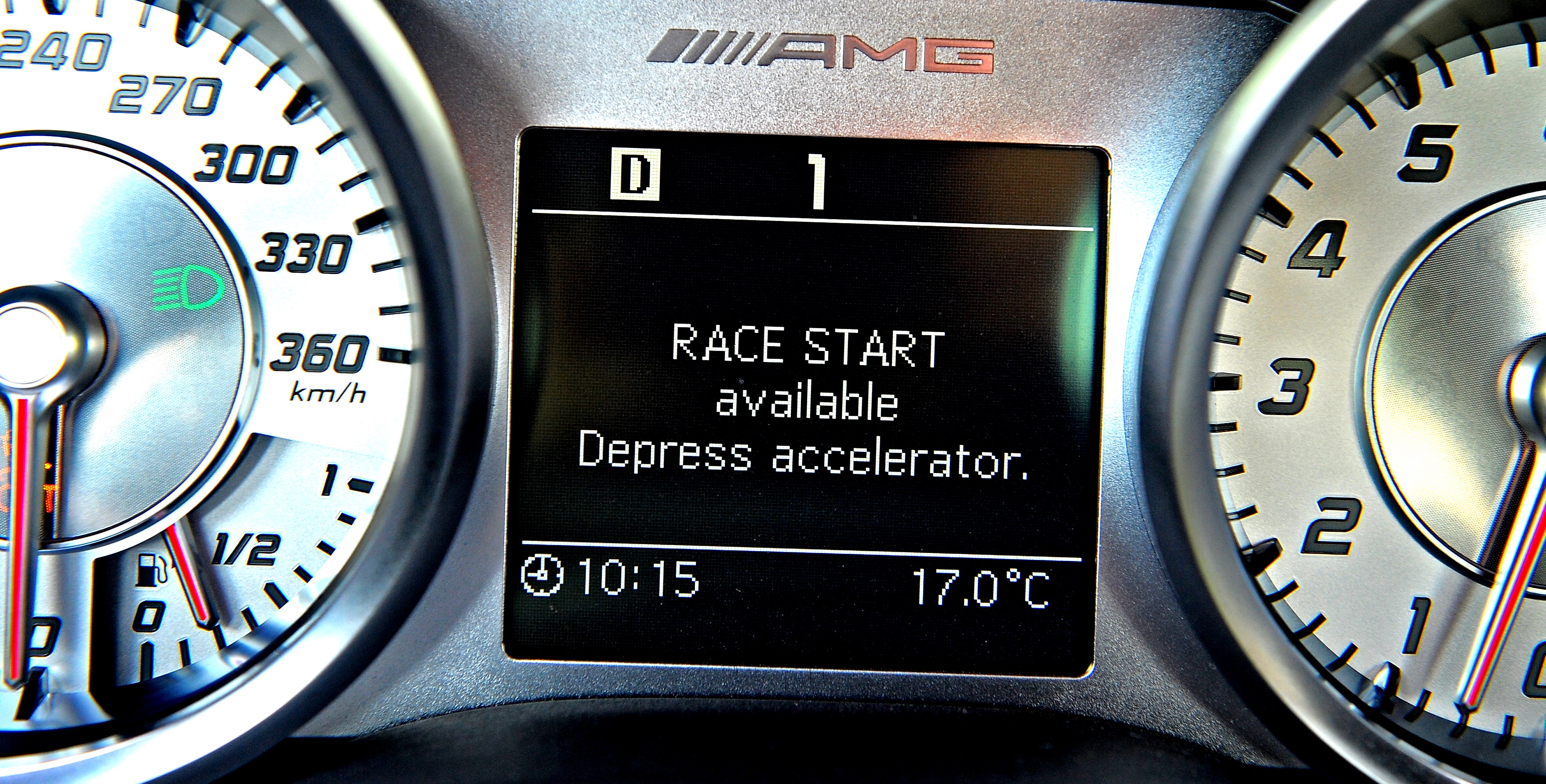 procedura startowa mercedes amg