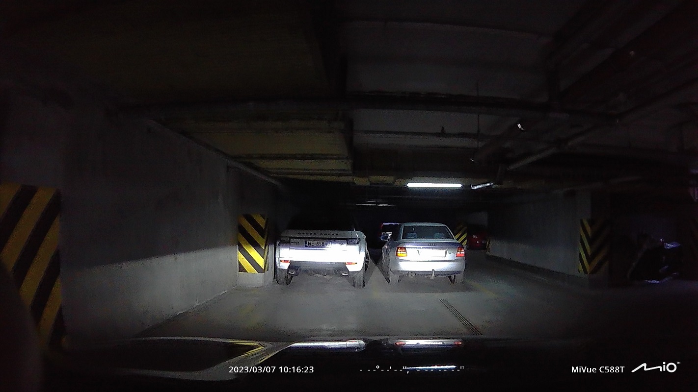 MiVue C588T Dual przod noc