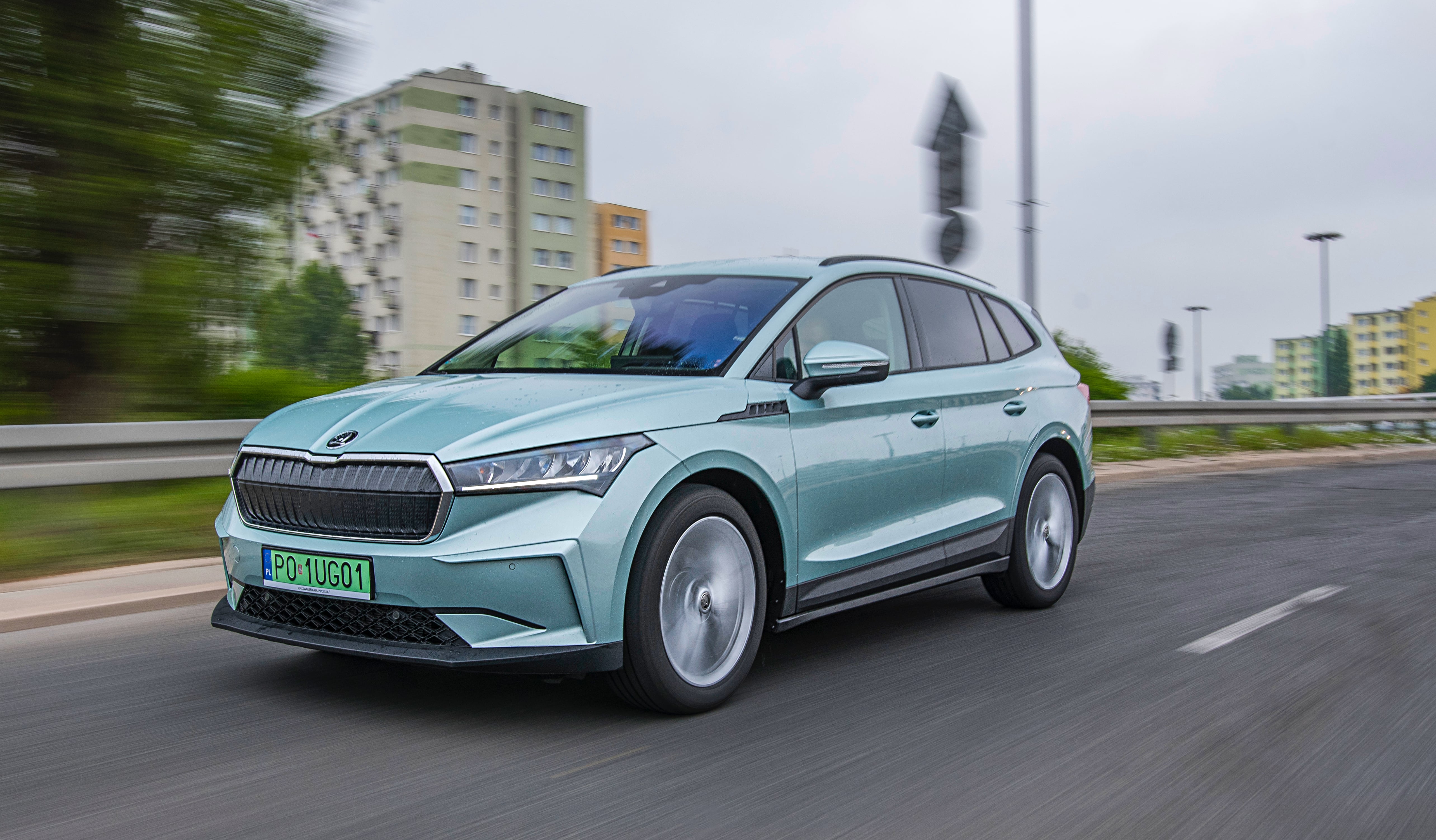 Skoda-Enyaq przód w ruchu