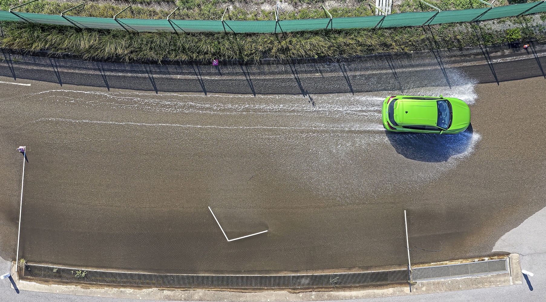 test opon letnich aquaplaning