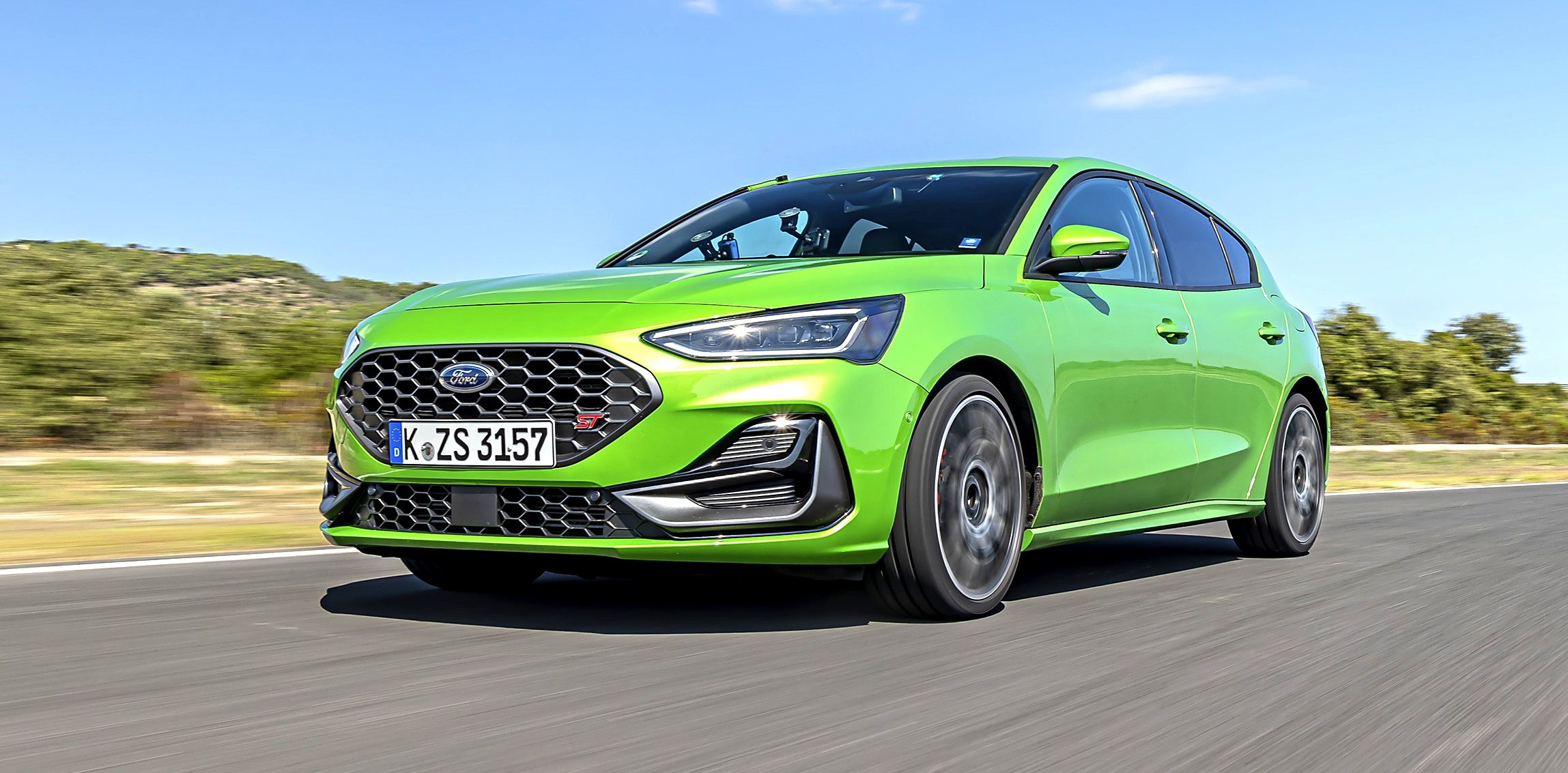 test opon letnich samochod testowy