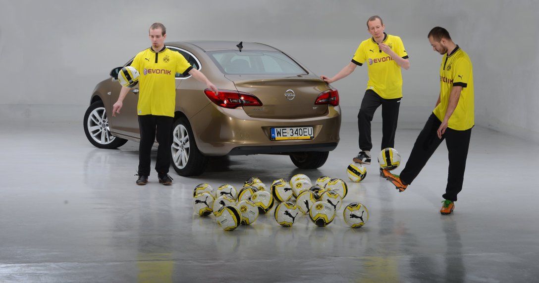Opel Astra sedan 1.7 CDTI Executive – z piłkarzami
