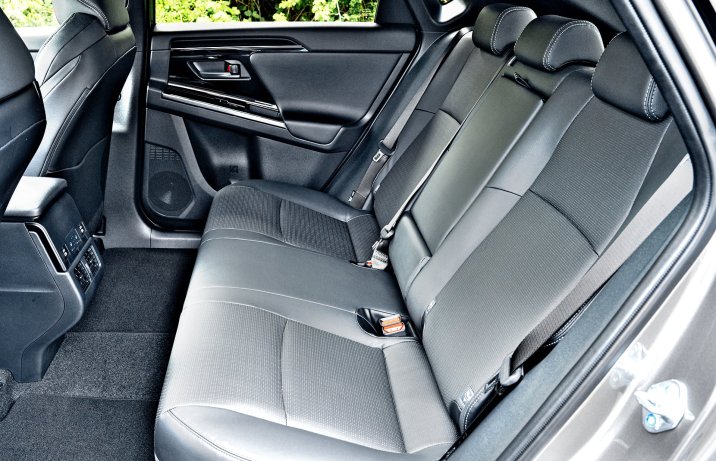 Toyota bZ4X – kanapa