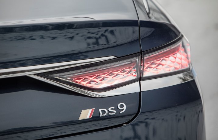 DS 9 - tylne światła