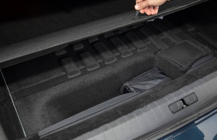 DS 9 - schowek pod bagażnikiem