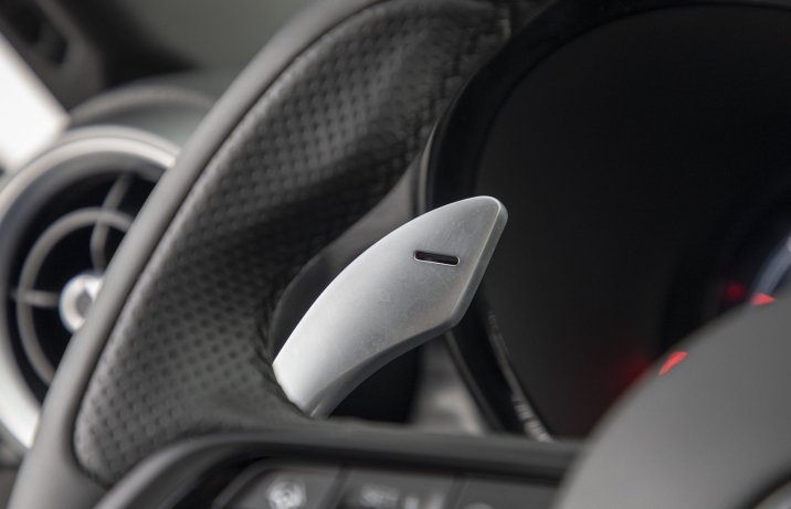 Alfa Romeo Tonale PHEV Q4 – manetki zmiany biegów