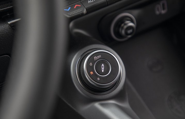 Alfa Romeo Tonale PHEV Q4 – pokrętło trybów jazdy