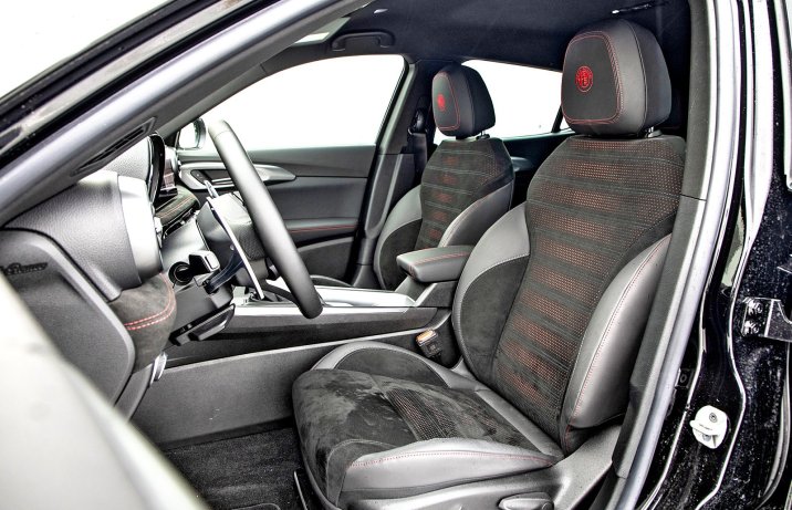 Alfa Romeo Tonale PHEV Q4 – fotele
