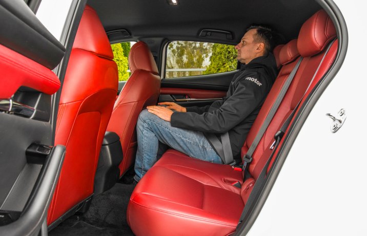 Mazda 3 2.0 e-Skyactiv X M Hybrid Enso – kanapa