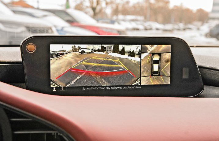Mazda 3 2.0 e-Skyactiv X M Hybrid Enso – widok z kamer