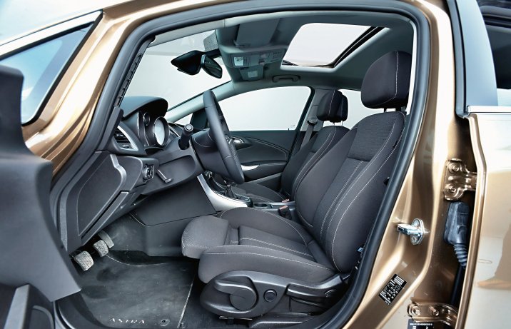 Opel Astra sedan 1.7 CDTI Executive – fotele
