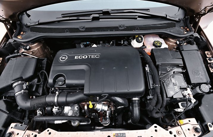 Opel Astra sedan 1.7 CDTI Executive – silnik