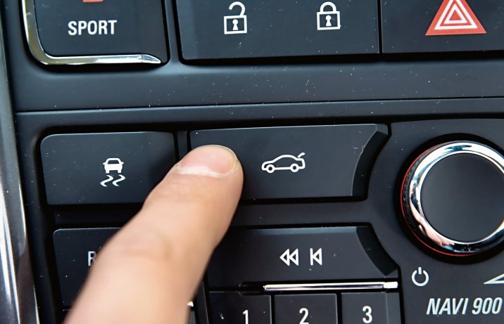 Opel Astra sedan 1.7 CDTI Executive – przycisk sport