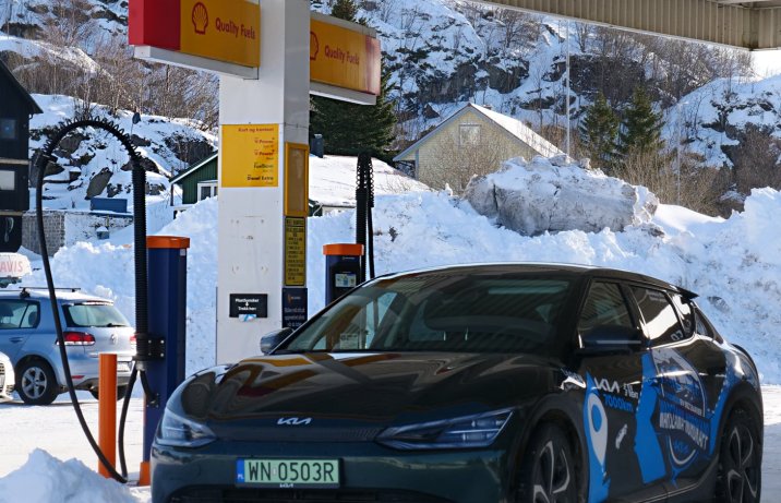 Kią EV6 na Nordkapp – stacja Shella
