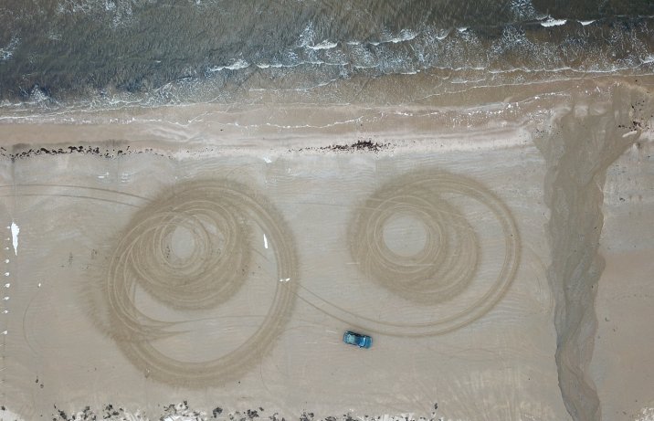 Kią EV6 na Nordkapp – plaża