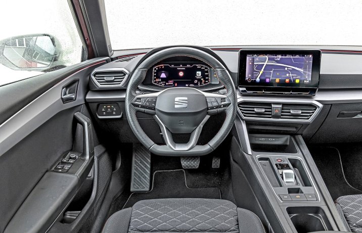 Seat Leon kombi 2022 kokpit