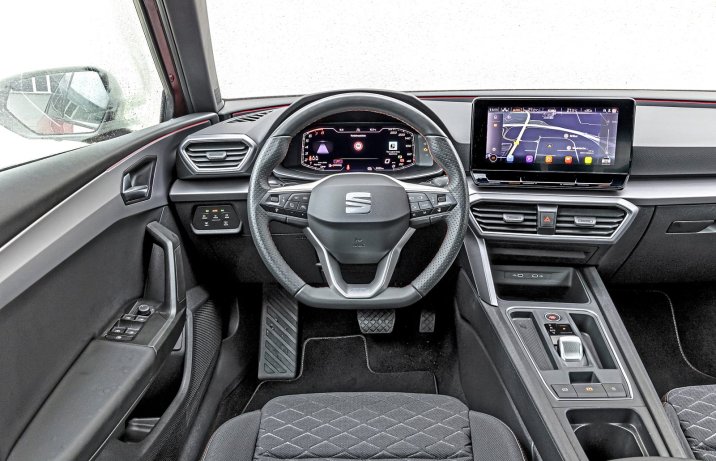 Seat Leon Sportstourer 2022 kokpit