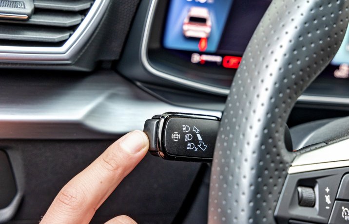 Seat Leon Sportstourer 2022 asystenci