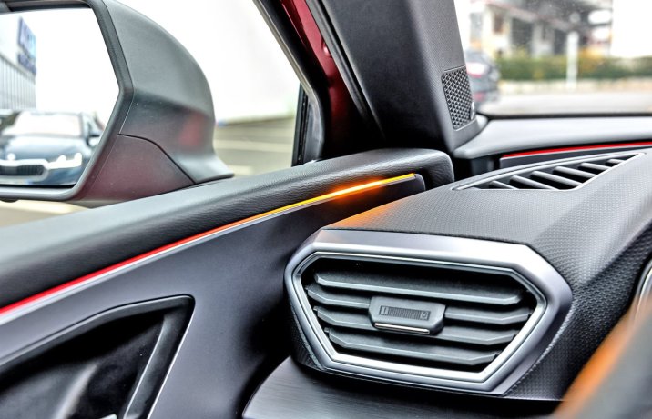 Seat Leon Sportstourer 2022 asystent martwego pola