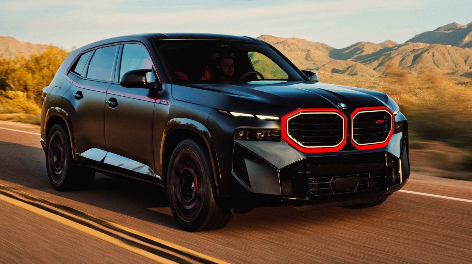 bmw-xm-label-red-przod-1