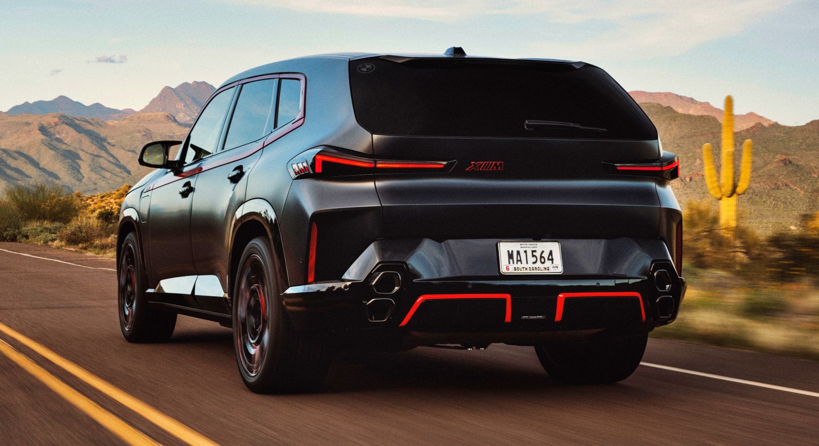 bmw-xm-label-red-tyl