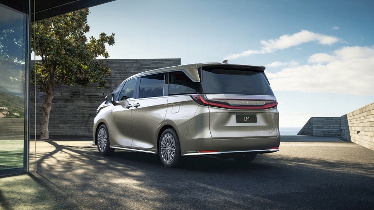 2024 Lexus LM (3)