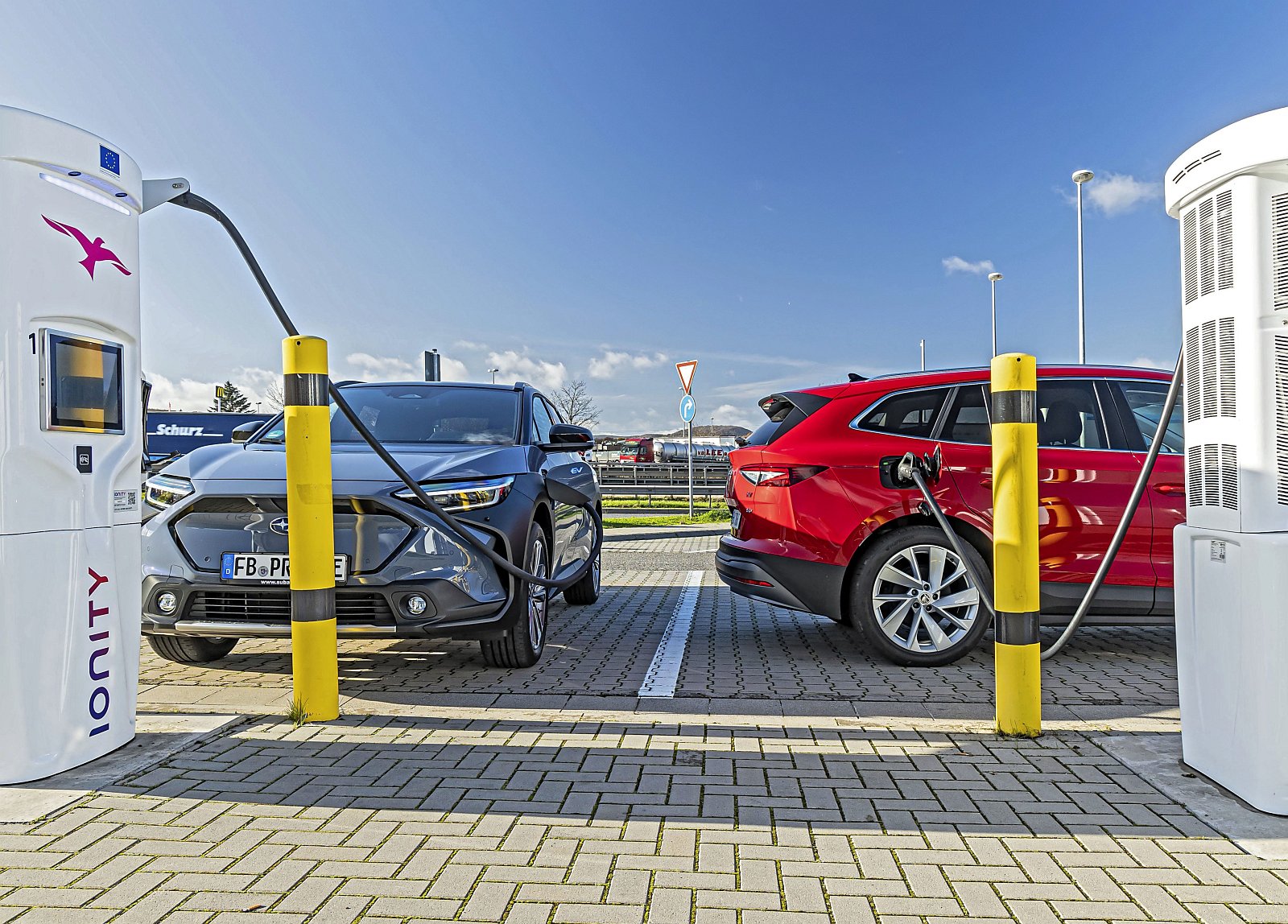 skoda enyaq iv 80x vs subaru solterra awd test porównanie 2023 ładowanie