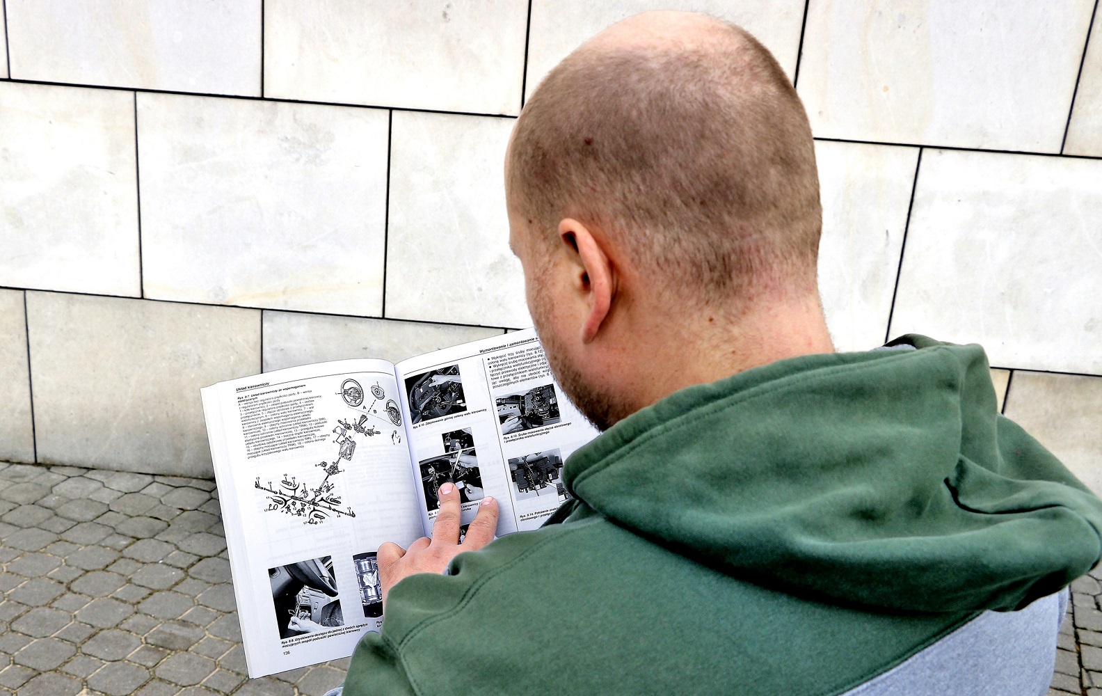 przegladanie ksiazki napraw