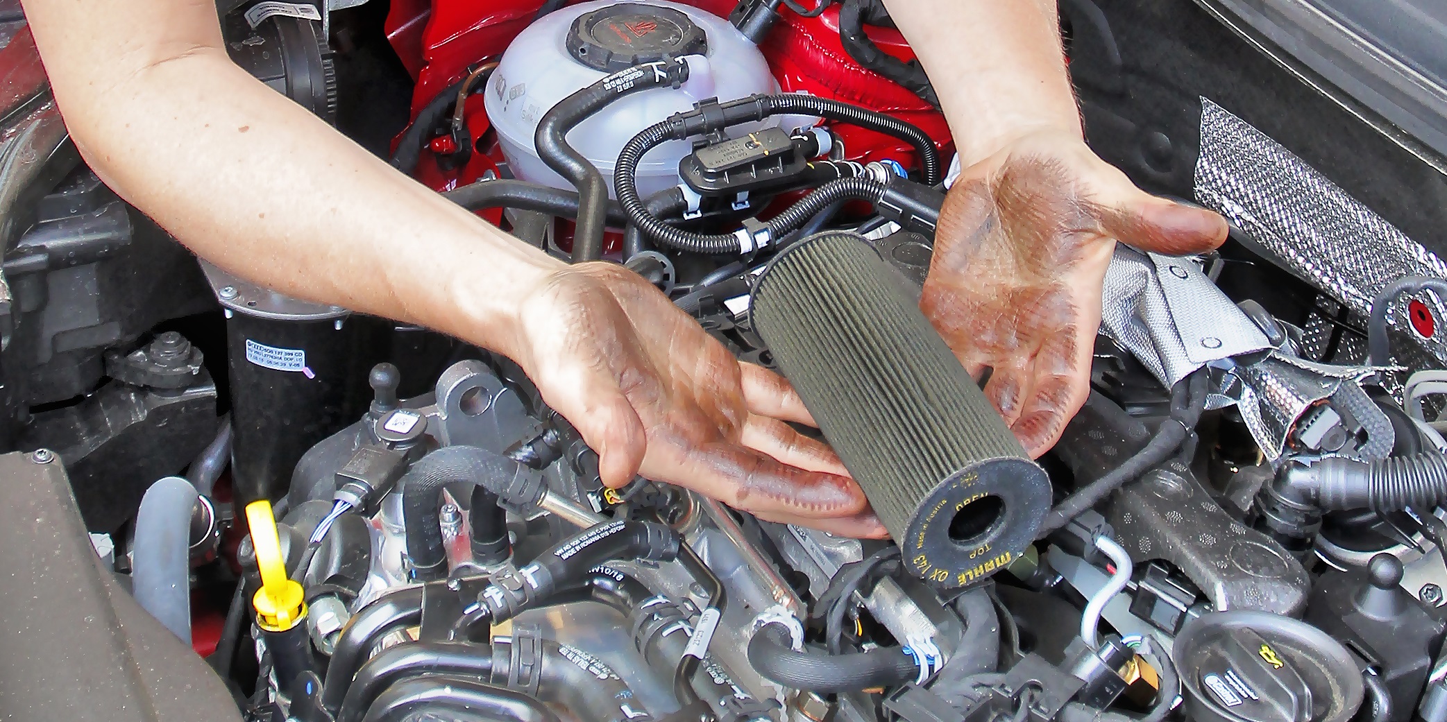 test niewidzialnej rekawiczki zabrudzenia z oleju