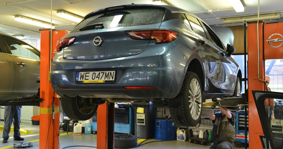 Opel Astra w serwisie