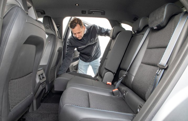 Renault Austral - przesuwanie kanapy