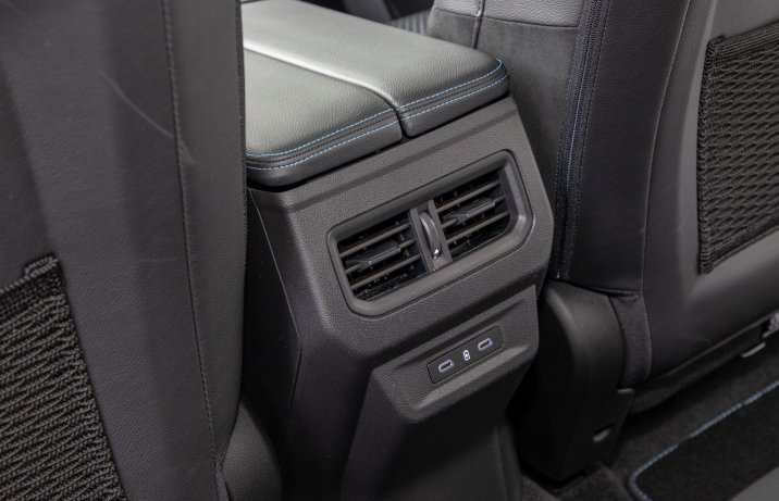 Renault Austral - tył konsoli