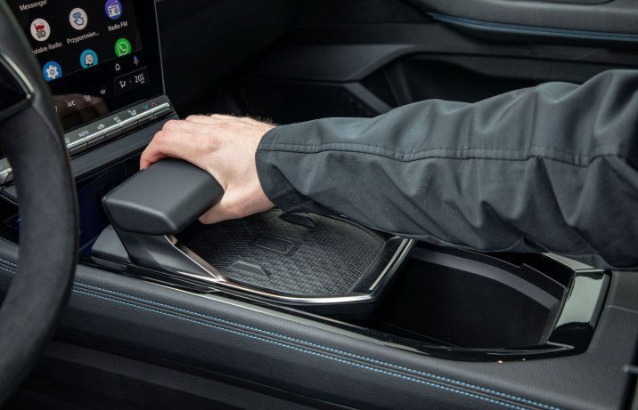 Renault Austral - półka