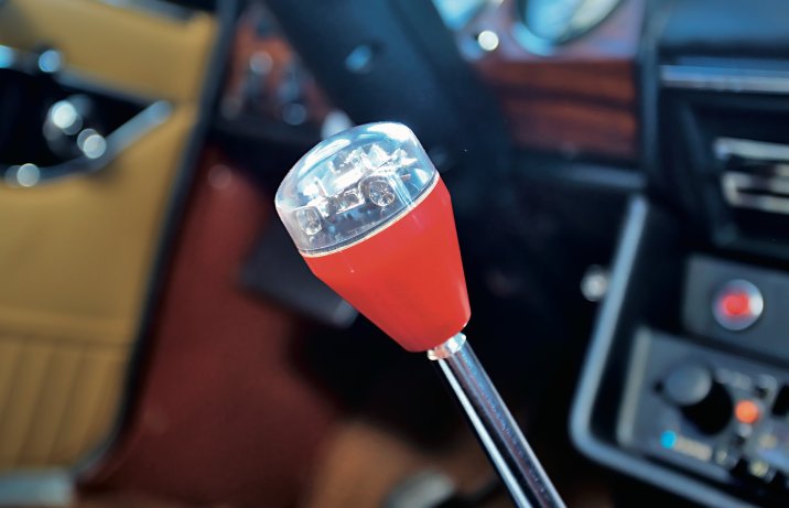 Łada 2106 – wnętrze, gałka zmiany biegów