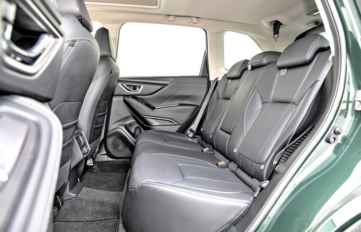 Subaru Forester 2.0i-L e-Boxer – kanapa