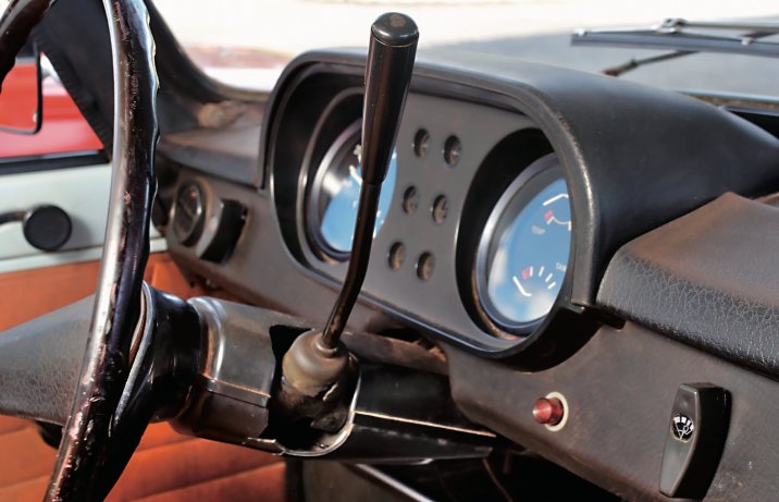 Wartburg 353W – wnętrze dźwignia zmiany biegów