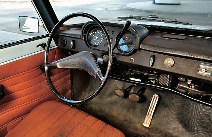 Wartburg 353W – wnętrze, deska rozdzielcza