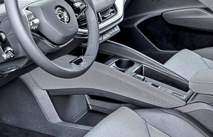 Skoda Enyaq 80x – konsola środkowa