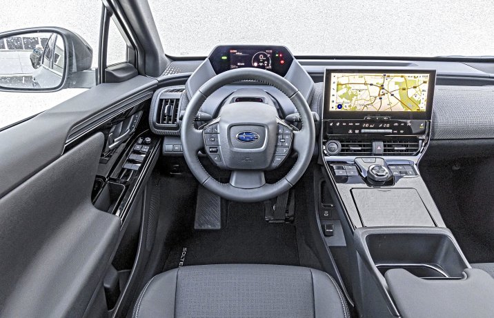 Subaru Solterra AWD – kokpit