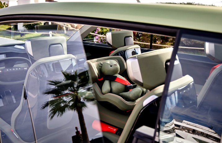 Skoda Vision 7S – wnętrze, fotelik