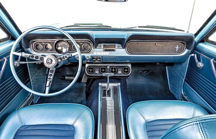 Ford Mustang Hard Top Coupe – wnętrze, deska rozdzielcza