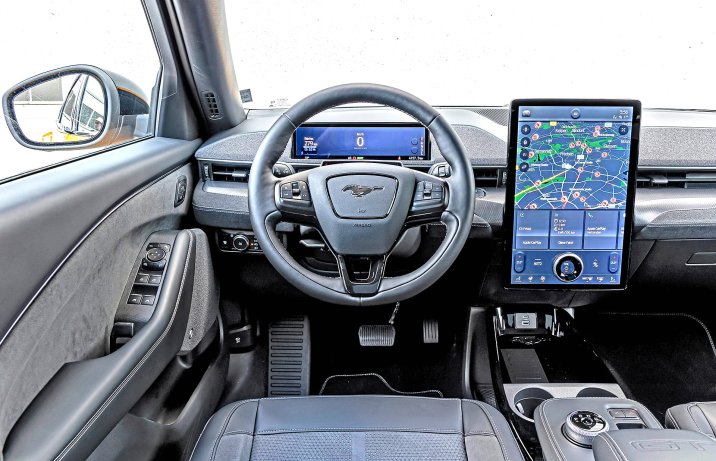 Ford Mustang Mach-E GT – wnętrze, deska rozdzielcza