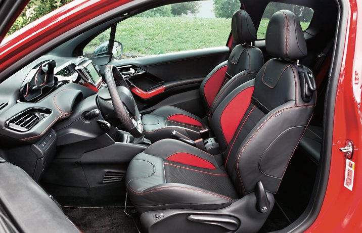 Peugeot 208 GTi – wnętrze, fotele